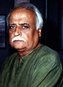 Anwar Maqsood studied at the