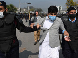 Federal Govt Agrees on 20 Percent Salary Increase for Employees Police and Protester