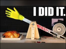American YouTuber Cooks Chicken By Slapping American YouTuber Cooks Chicken By Slapping