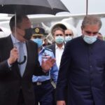 Twitter Reacts Over Shah Mehmood’s Umbrella Stunt Russian and Pakistani Foreign Ministers