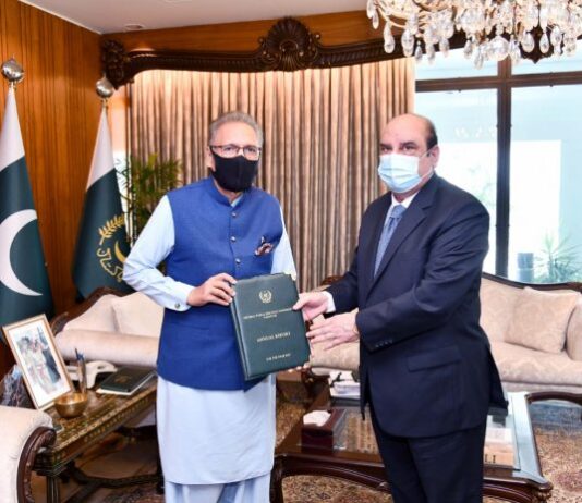Awareness of job quotas to encourage mainstreaming of women and minorities: President Chairman FPSC Presenting Annual Performance Report to President Arif Alvi
