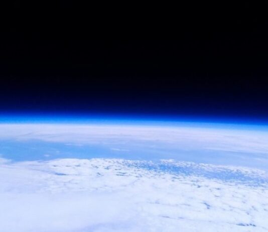 Intensely Hot Exoplanet with Metallic Clouds That Rain Titanium space-pic-3