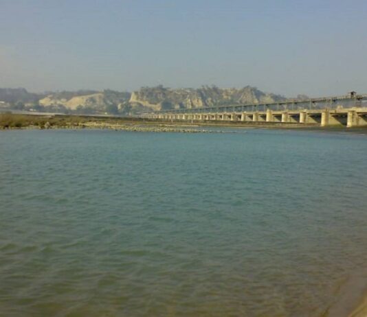 Mother Jumps Off Bridge in Nowshera With Her Children river