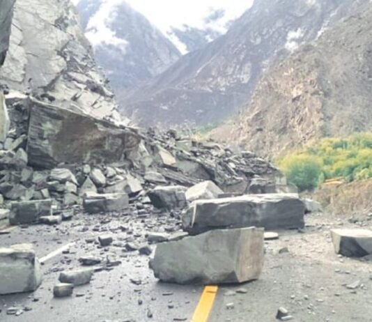 Juglot-Skardu Road Closure Traps Thousands in Gilgit Skardu-Gilgit-Road