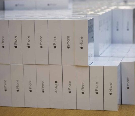 Massive Seizure of Luxury Mobiles Worth Rs. 60M at Islamabad Airport iphone boxes scaled