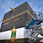 The Holy Kaaba’s New Cover: Makkah’s Timeless Cloth Changing Tradition kaaba-gets-new-kiswa-draped
